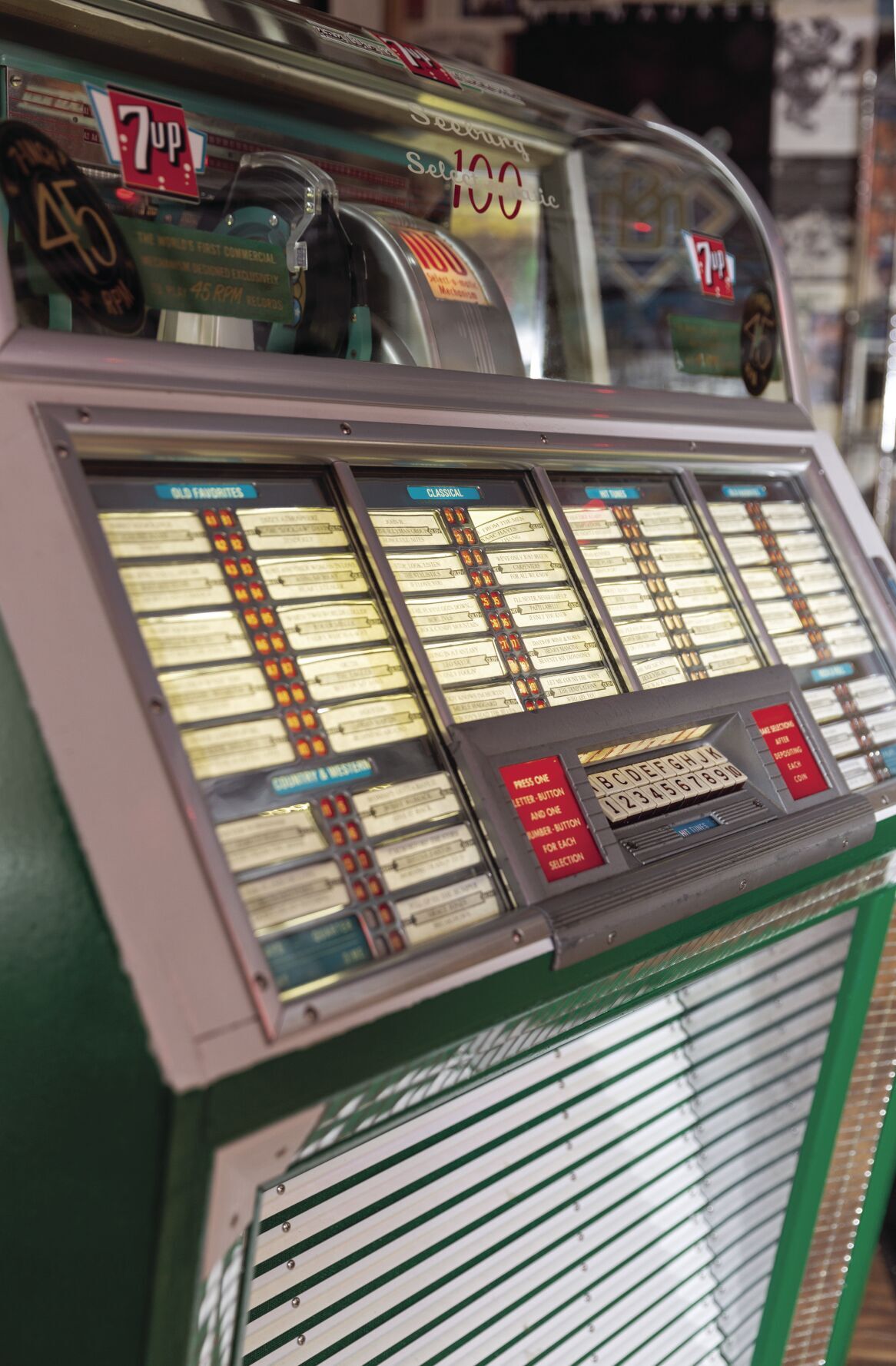 2021.01.29_Dierbeck_FE_RetroMKE_DonsTvandRepair-Final_1.jpg